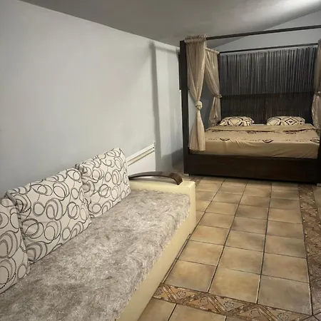 Δωμάτια σε οικογενειακή κατοικία Lejla *